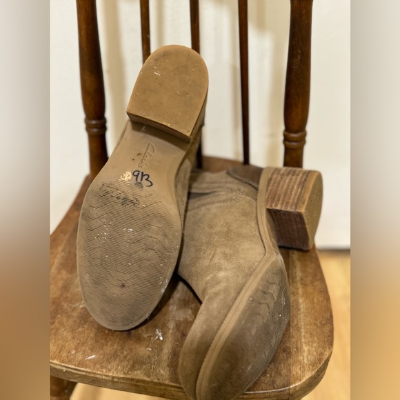 Clark booties - Picture 3 of 4